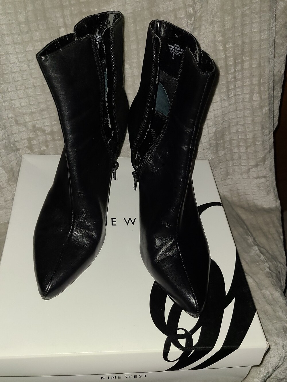 Nine West Black Pointed Toe Leather Ankle Booties with Side Zip
